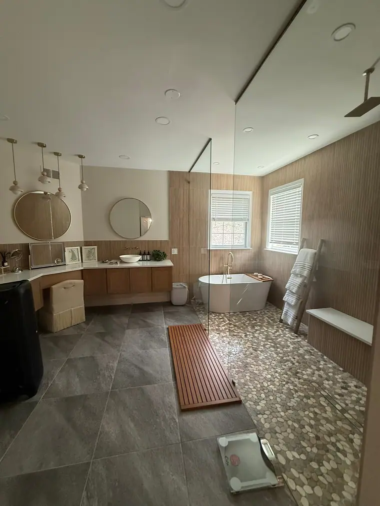 Bathroom cleaning by Ana's Maid in Monmouth County, New Jersey