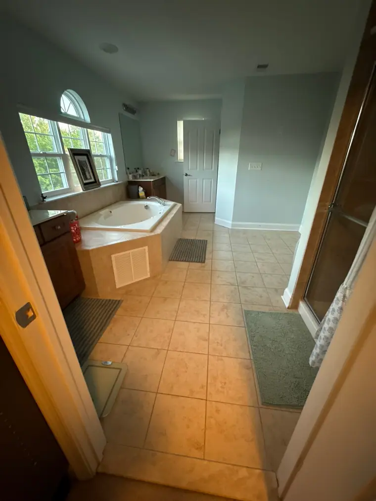 Bathroom cleaning by Ana's Maid in Monmouth County, New Jersey